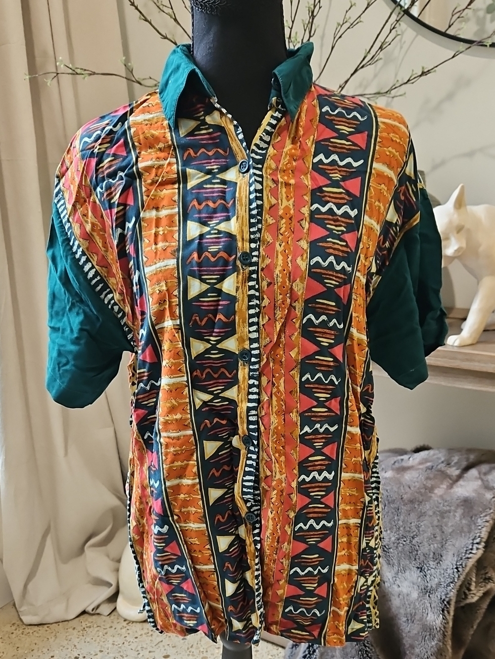 Pennylane VTG. Button-Down Short Sleeve Tribal Print Shirt. Size L